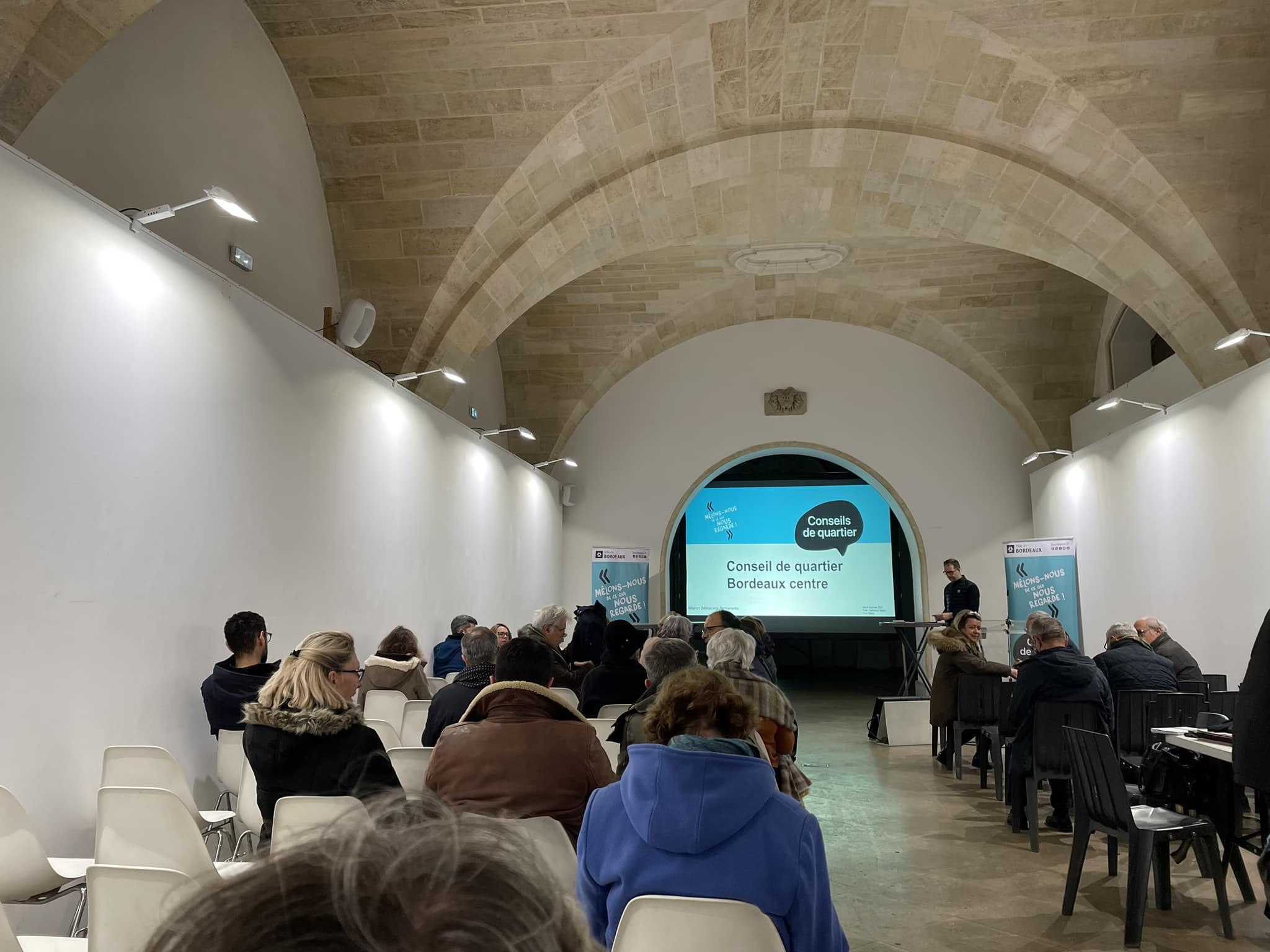Conseil de quartier Bordeaux centre sous les voûtes en pierre